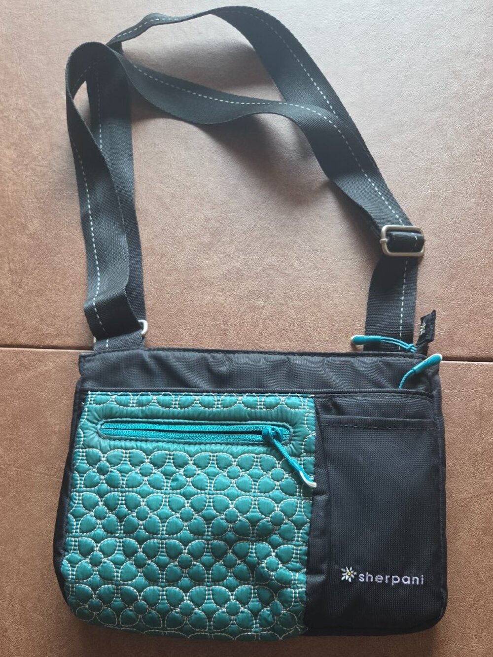 Sherpani- Teal and Black Purse